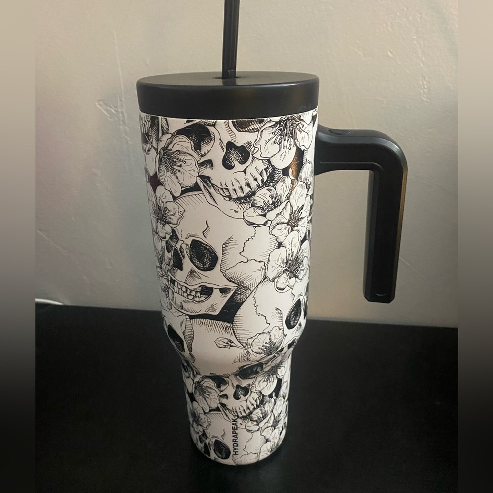 Hydrapeak Voyager Stainless Steel Insulated Skull Floral Cup Tumbler Black White